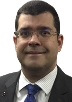 Homem de terno e gravata e culos

Descrio gerada automaticamente